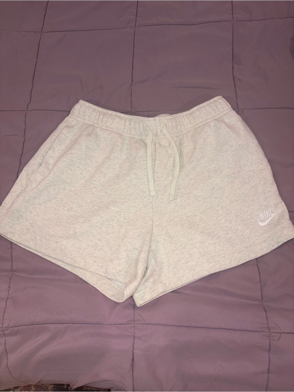 Nike Women’s Heather Light Gray Athletic Shorts Medium